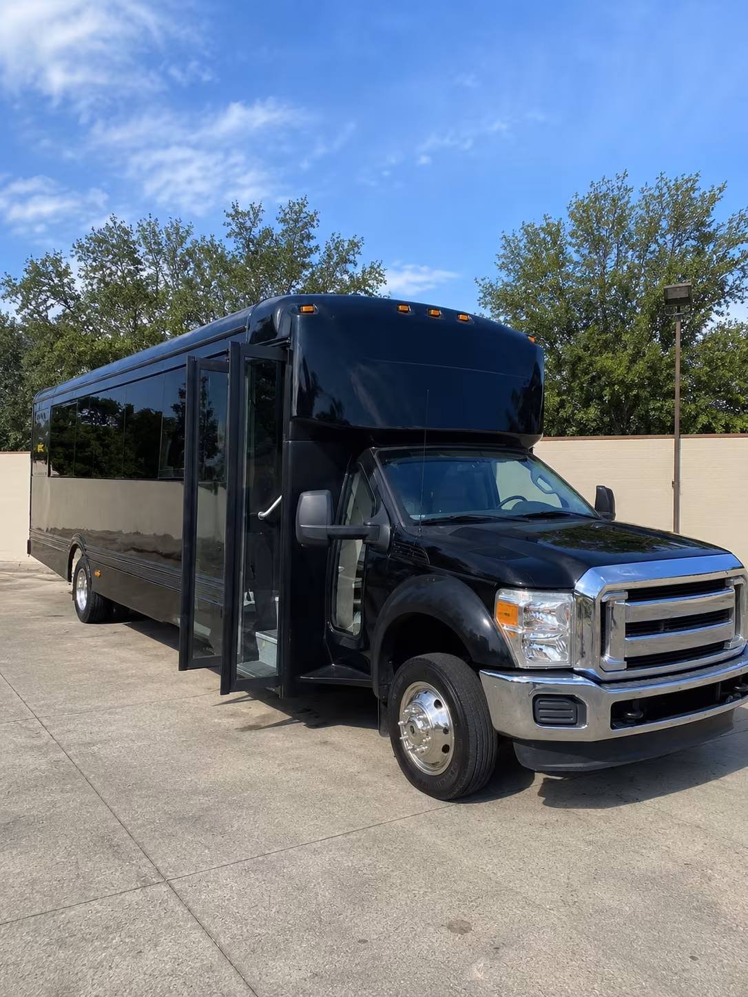 bar crawl and nightlife bus rentals on fourth avenue and congress street